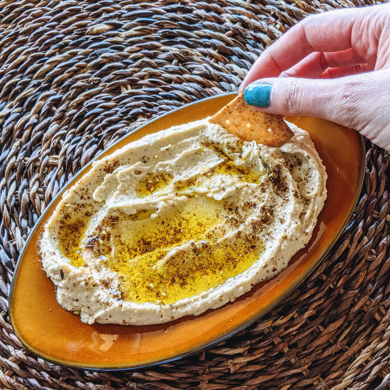 hummus with cracker and olive oil